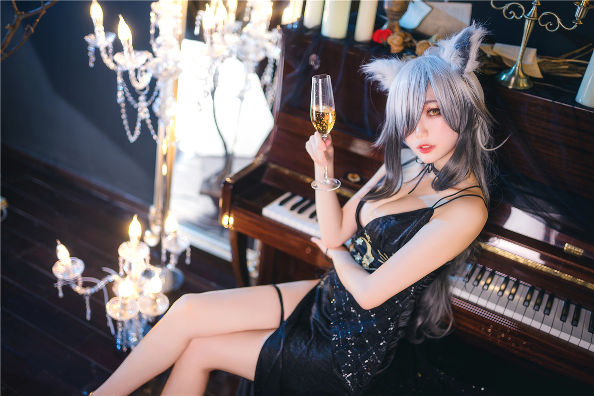 周叽是可爱兔兔 一周年礼服[24P-337MB]