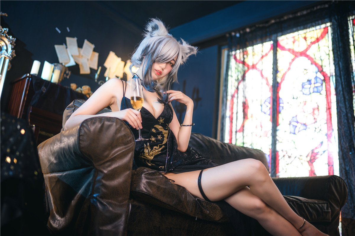 周叽是可爱兔兔 一周年礼服[24P-337MB]