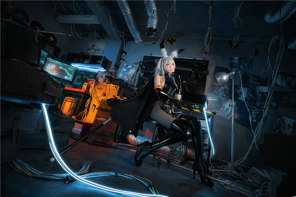 周叽是可爱兔兔 暴行精二[22P-303M]