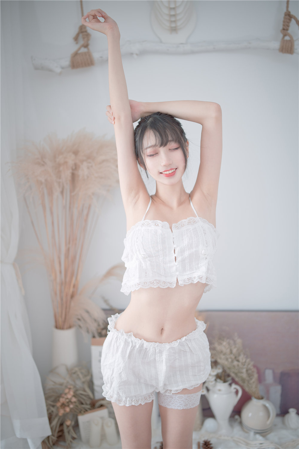 周叽是可爱兔兔 白色睡衣[23P-196MB]