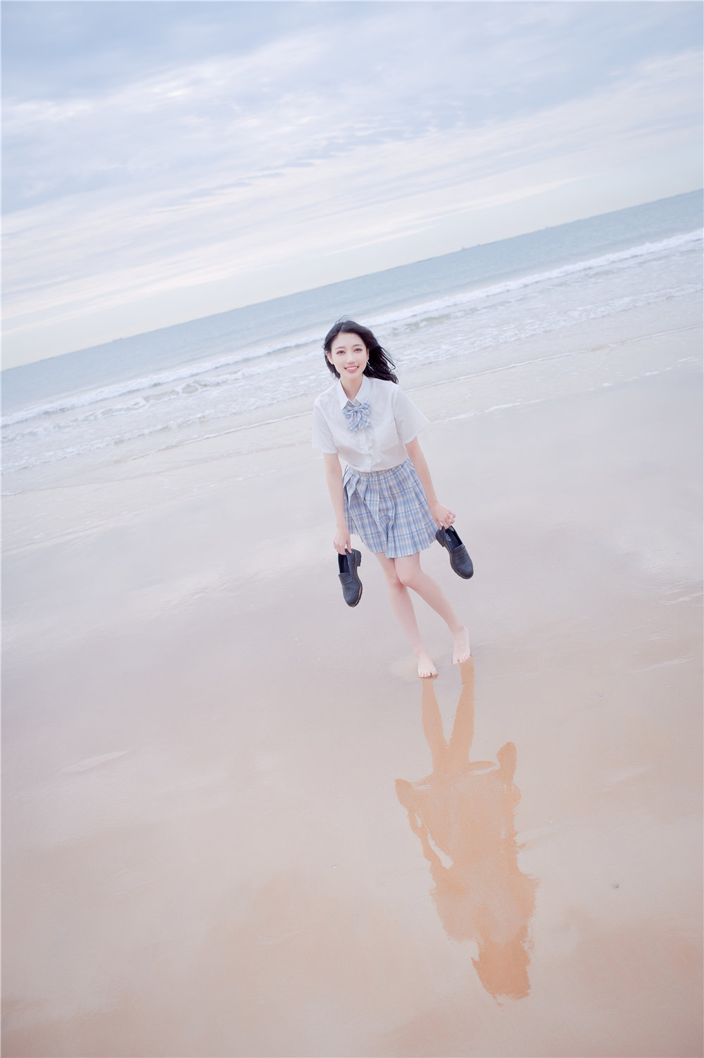 周叽是可爱兔兔 海边jk[35P-252MB]