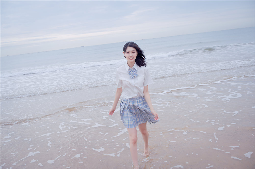 周叽是可爱兔兔 海边jk[35P-252MB]