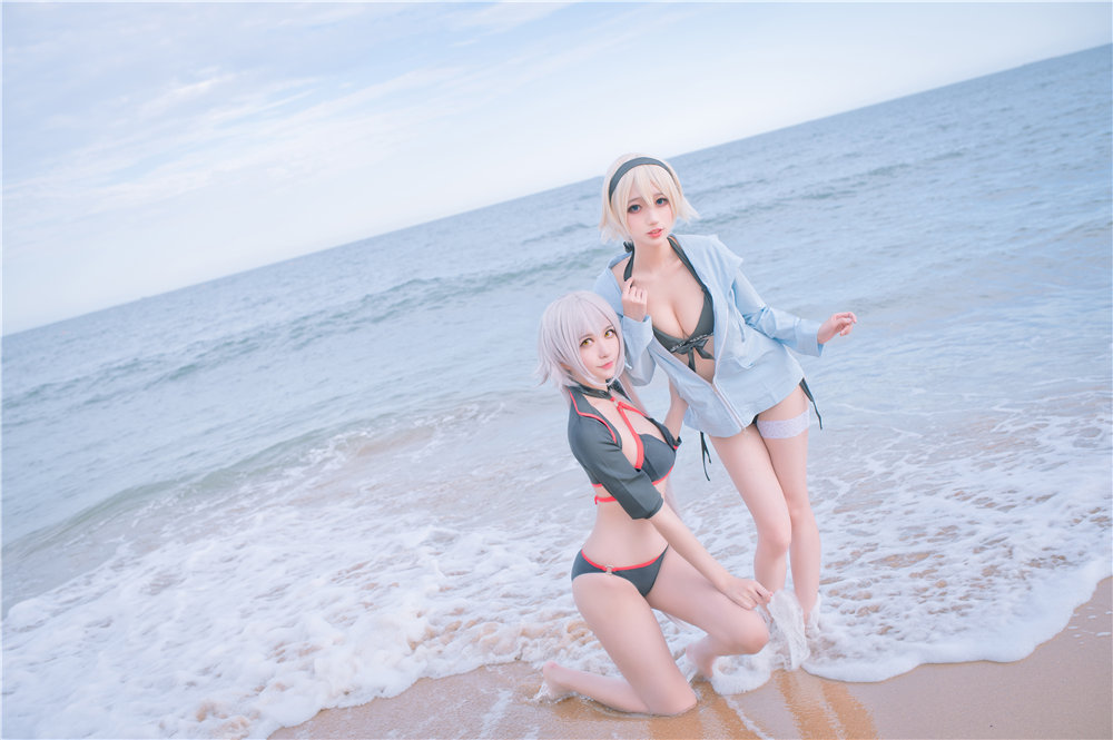 周叽是可爱兔兔 黑白贞双人泳衣[21P-188MB]