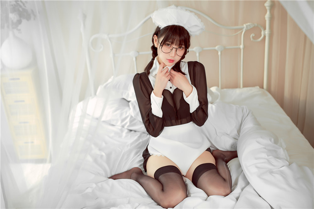 周叽是可爱兔兔 眼镜女仆[36P3V-525MB]