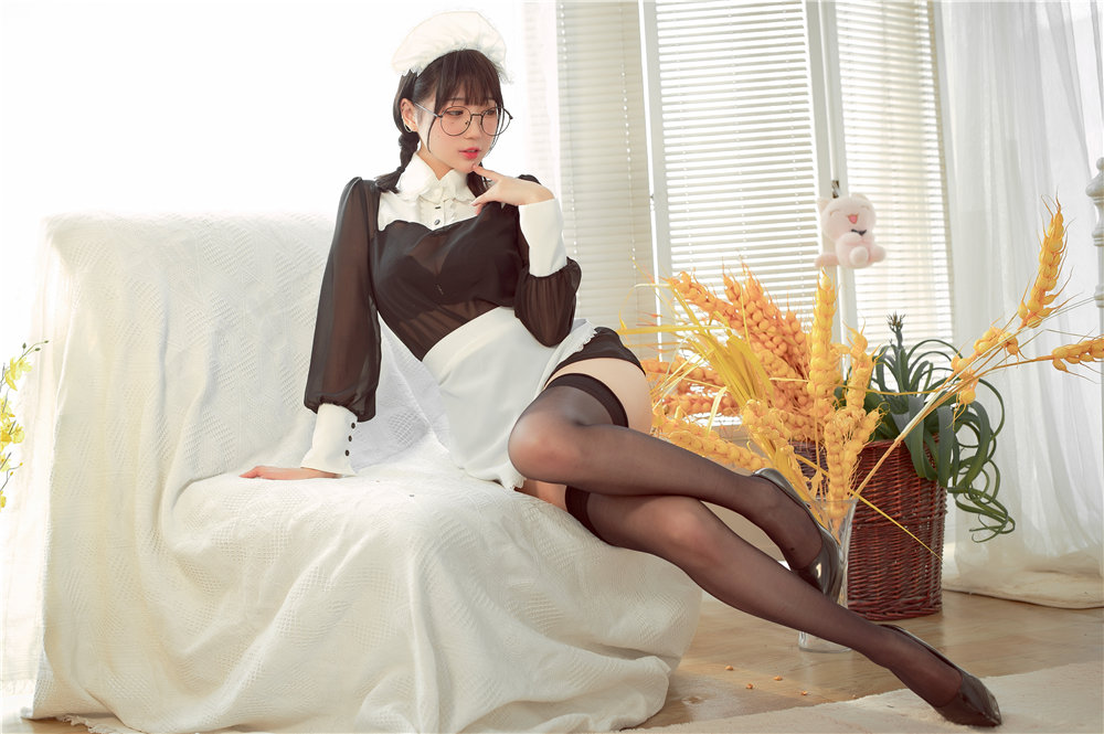 周叽是可爱兔兔 眼镜女仆[36P3V-525MB]