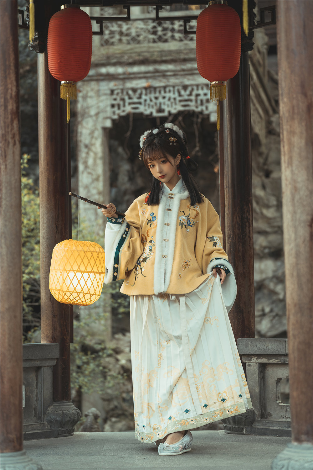 蠢沫沫 黄汉服 [9P-110MB]