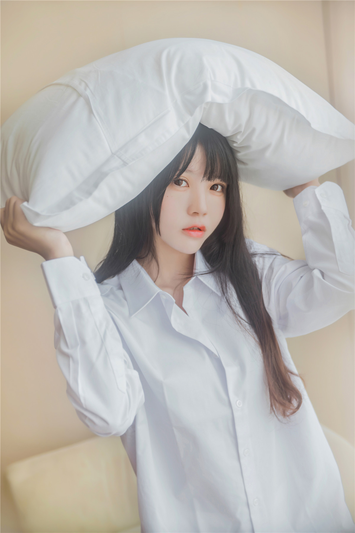 桜桃喵 白衬衫散发 [49P-409MB]