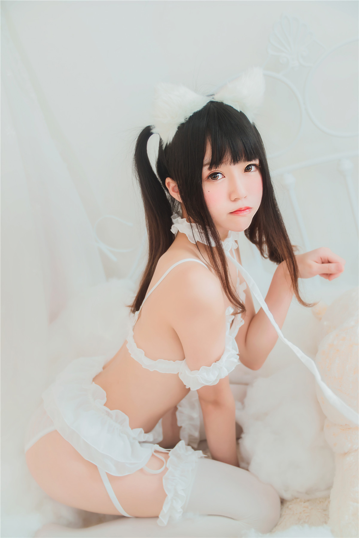 桜桃喵 白猫 [32P-234MB]