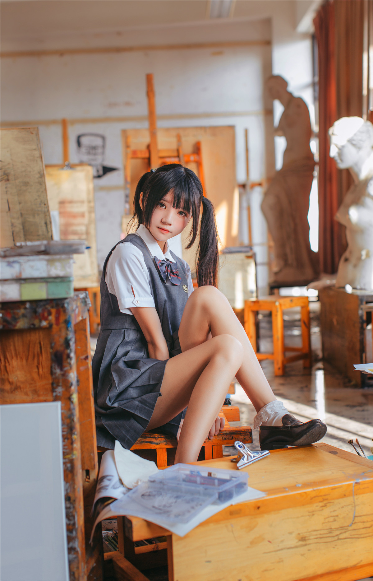 桜桃喵 画室少女 [17P-176MB]