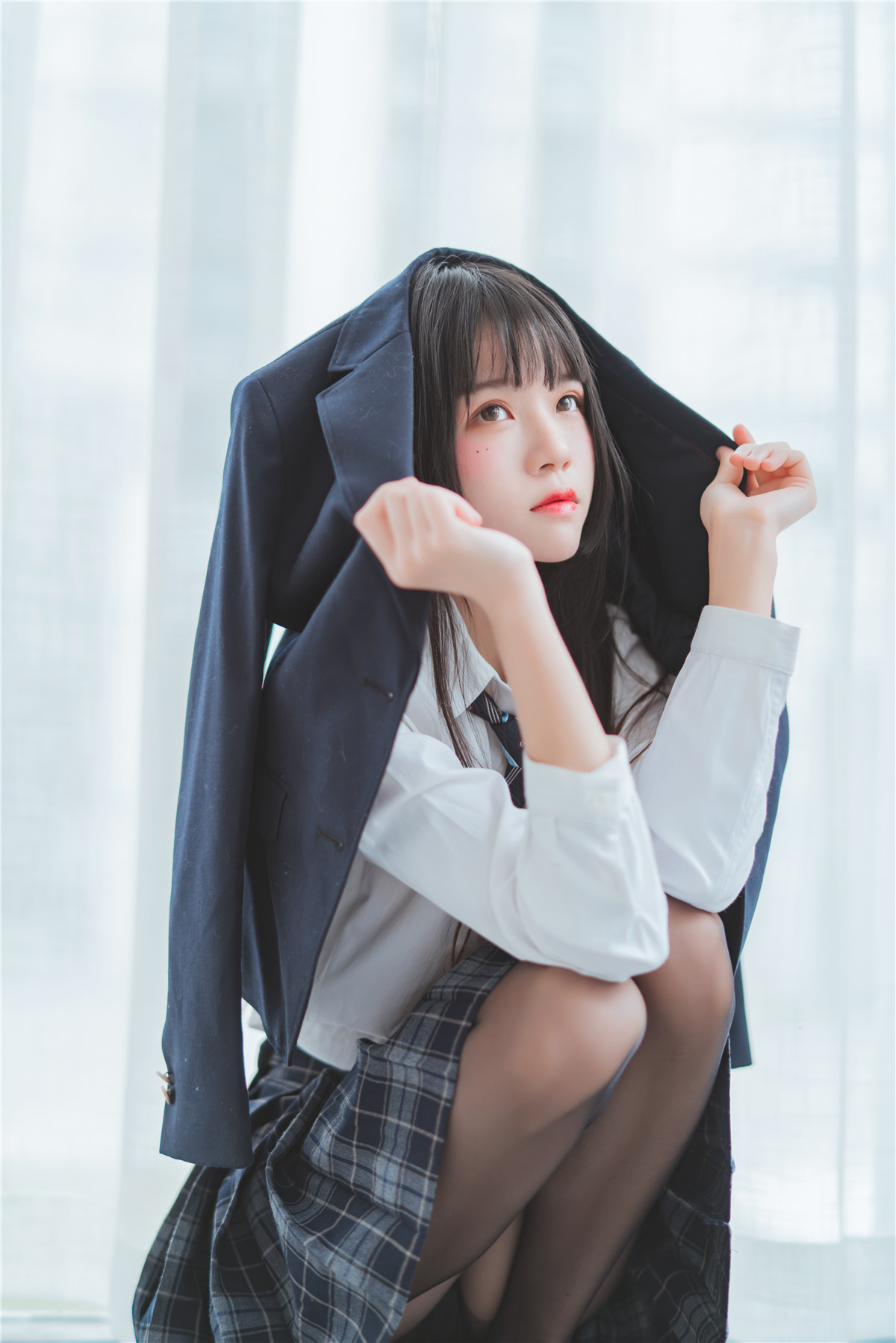 桜桃喵 冬季制服丝秀 [45P-593MB]