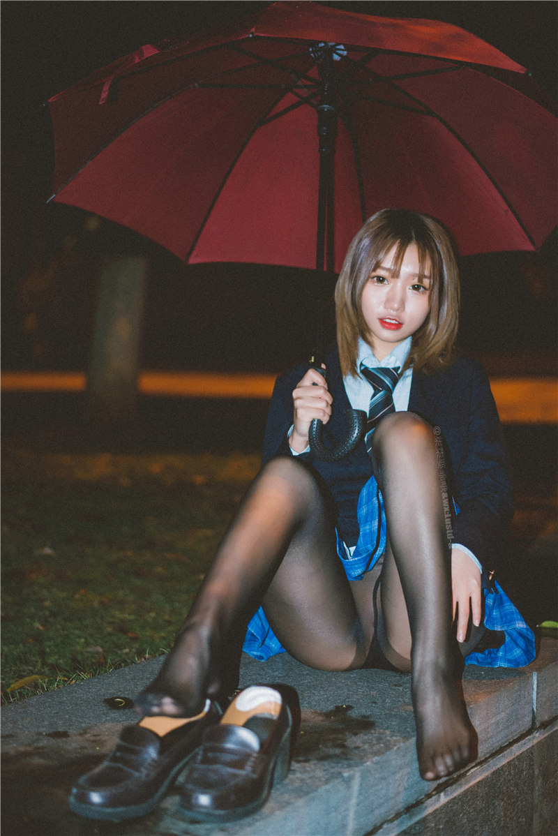 柒柒要乖哦 深夜公园JK[35P-311MB]