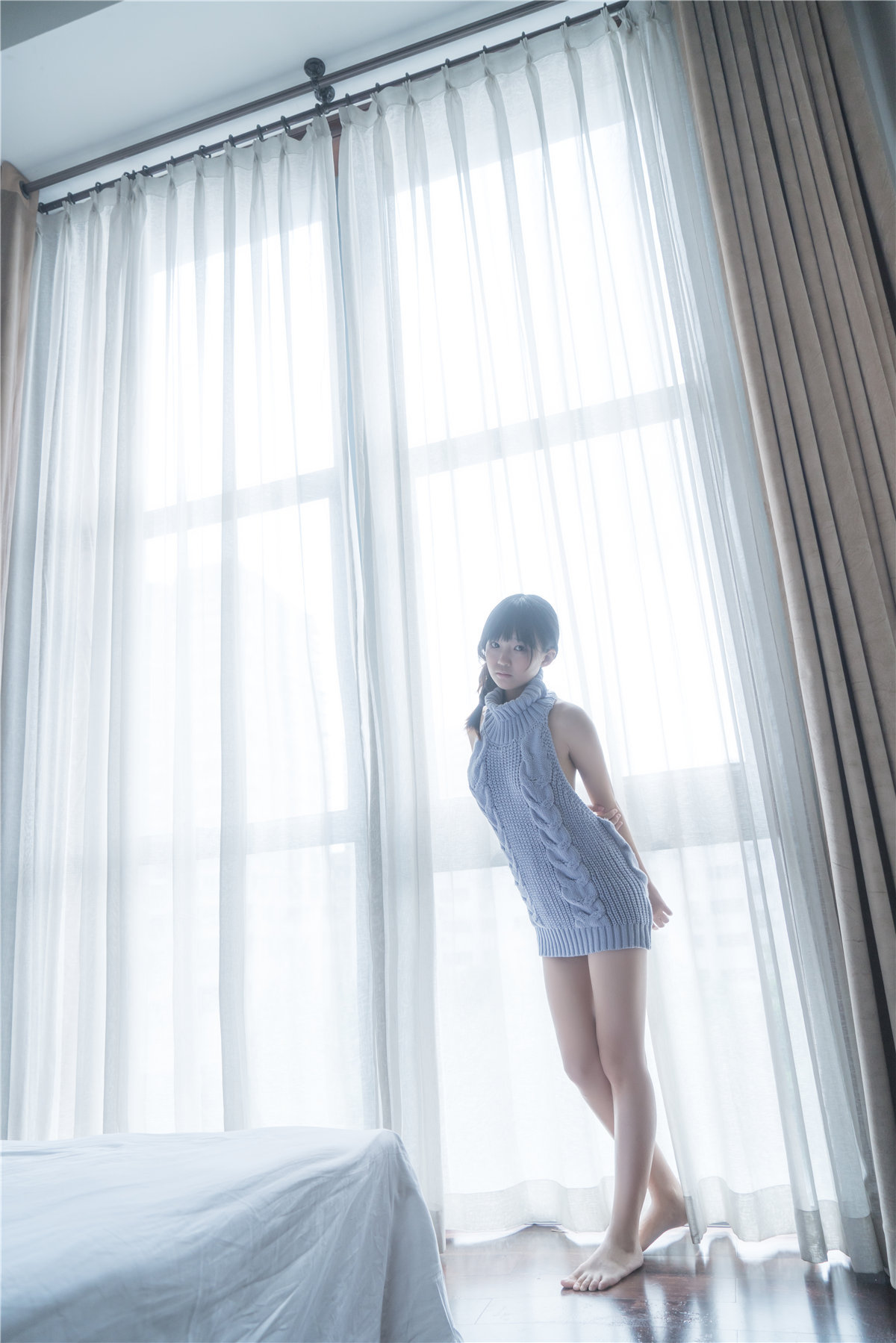 御子Yumiko 漏背毛衣[10P-116MB]