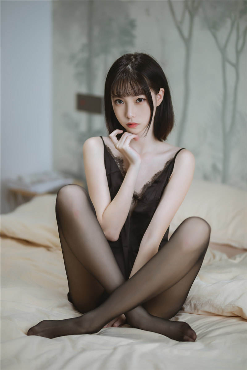 许岚LAN 黑色蕾丝睡衣[40P-585MB]