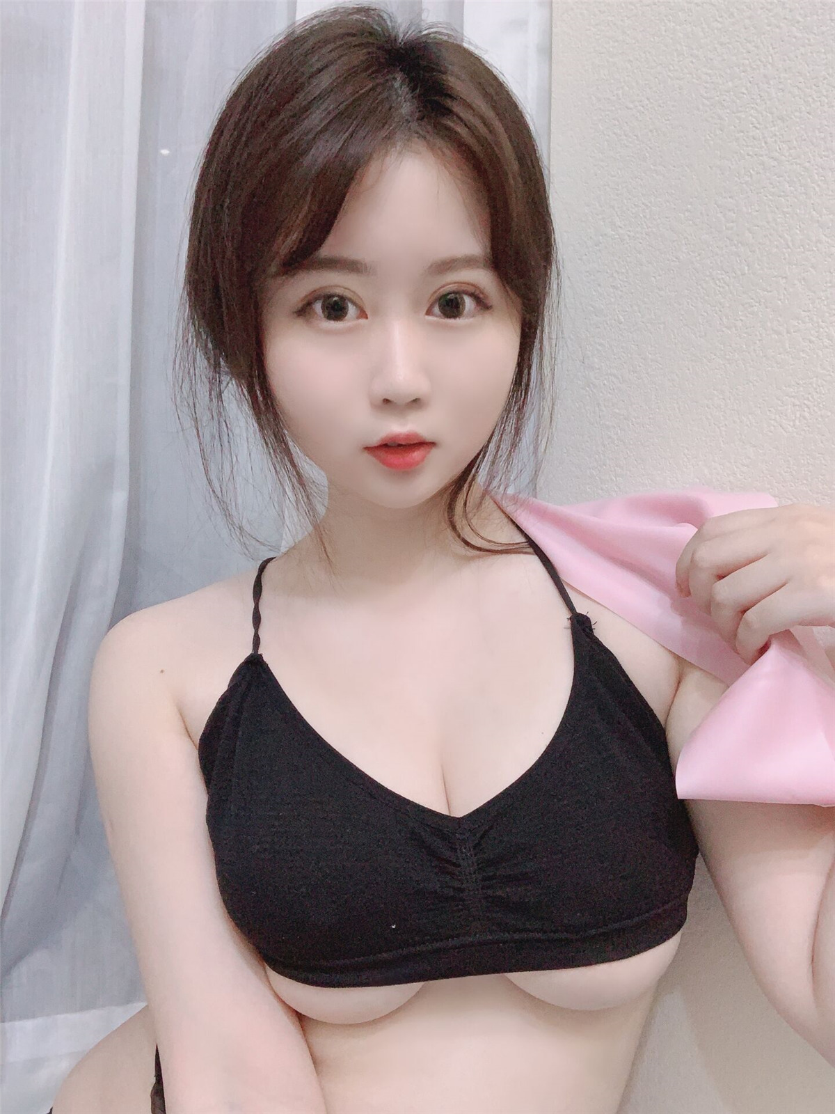 是依酱吖 黑色内衣[23P2V-7MB]