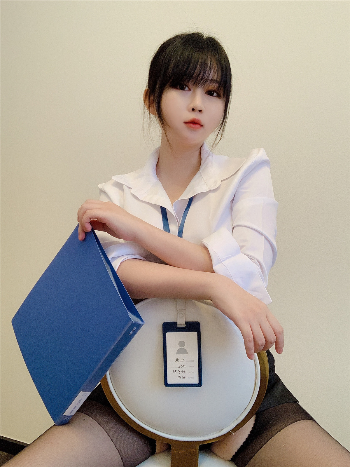 是依酱吖 黑丝制服[29P-57MB]