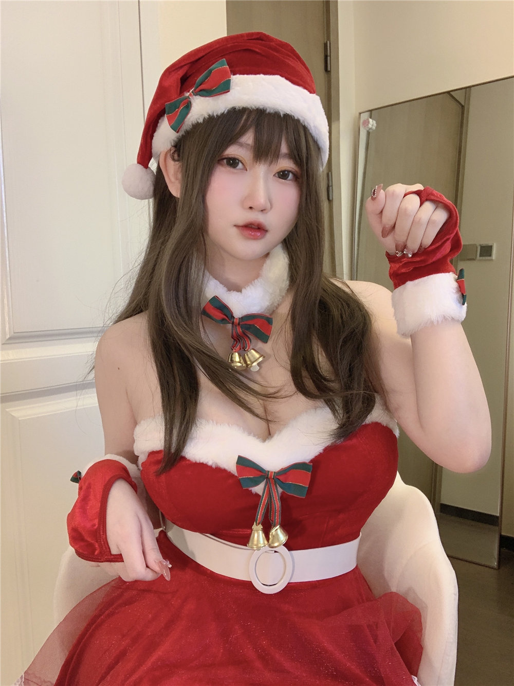 是依酱呀 2021圣诞特辑-圣诞老人 [33P4V-157MB]