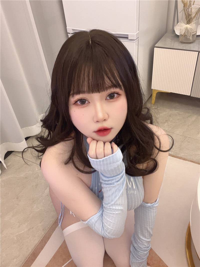 是依酱吖 妹妹 自拍[31P-42MB]