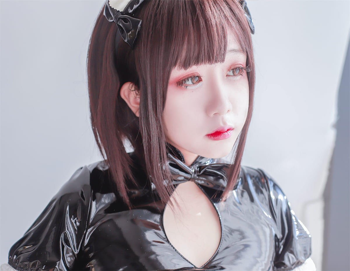 日奈娇 半乳女仆 [42P-327MB]