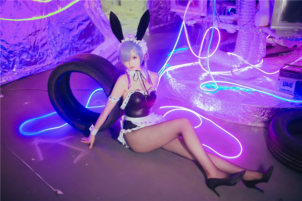 封疆疆v 蕾姆兔女郎[18P-212MB]