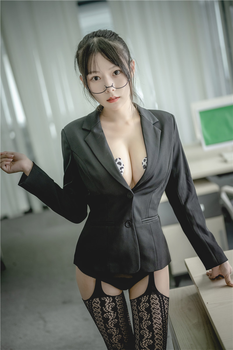 香草喵露露 黑色西装[62P2V-1.26GB]