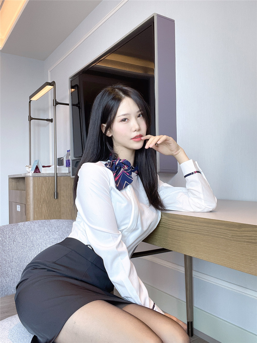 抖娘-利世 绳缚空姐 [40P1V-382MB]