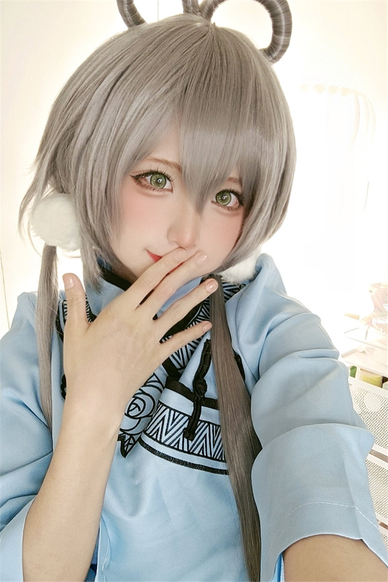 蠢沫沫 四套自拍（血小板+黄漫老师+洛天依+间谍过家家）[28P-15MB]