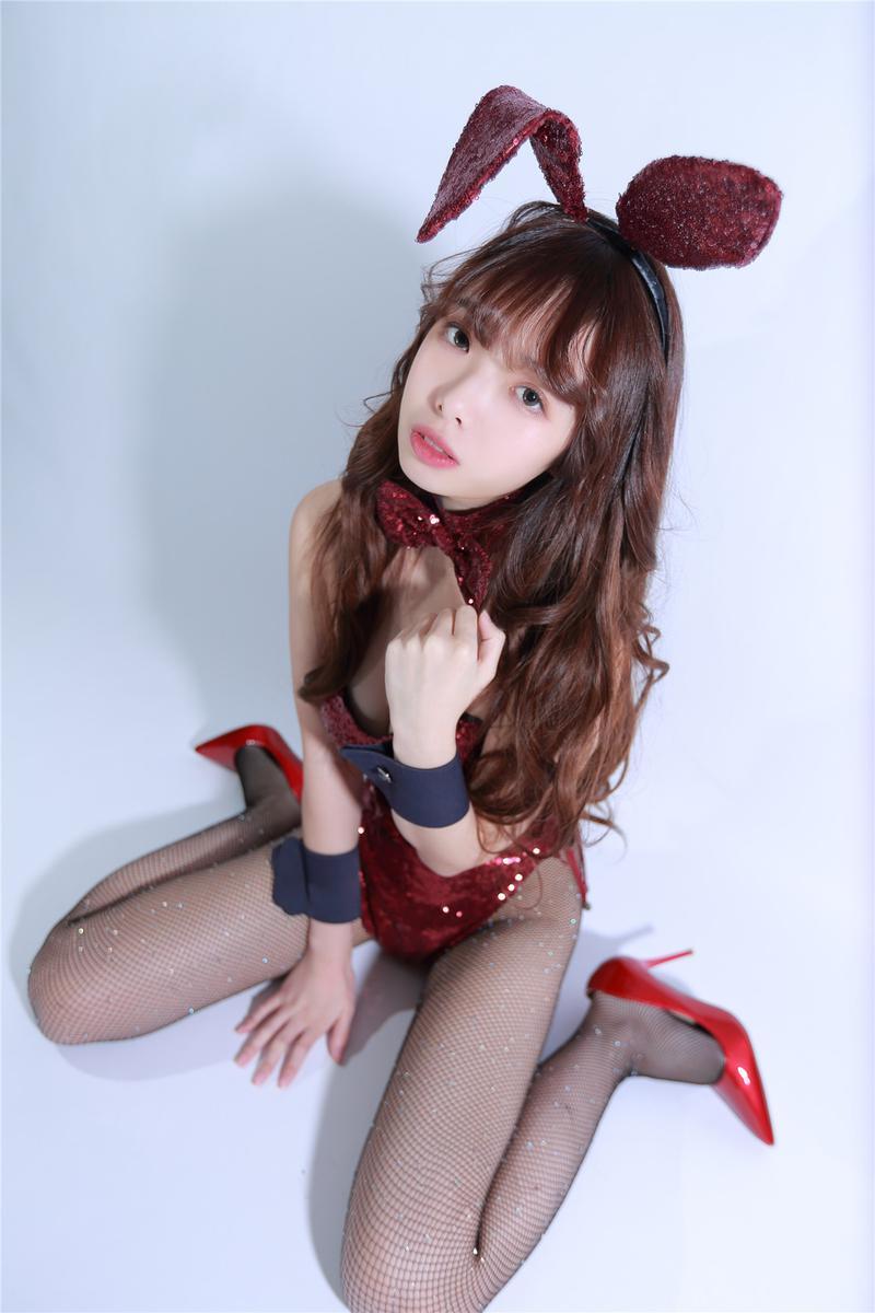 雯妹不讲道理 元旦兔女郎 [5P-40MB]