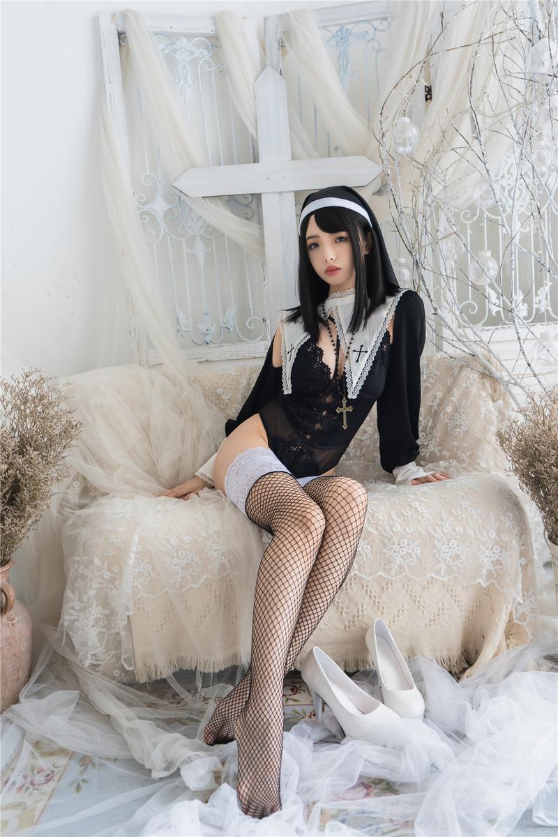 雯妹不讲道理 危险祈祷 修女 [34P-353MB]